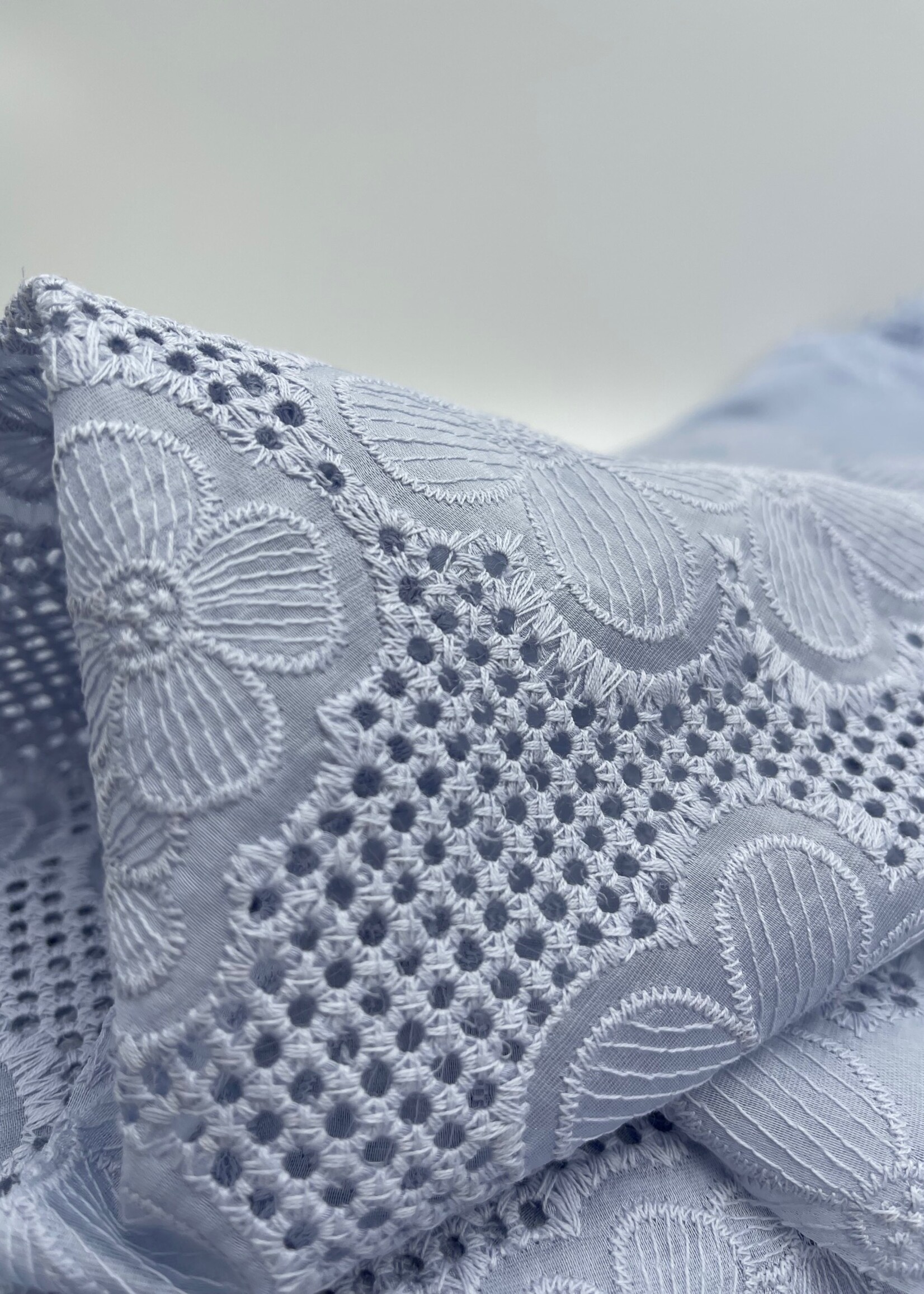 A La Ville ajour bloem blauw