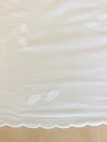 * Stof Katoen - Regenboog Broderie met afgewerkte zelfkant