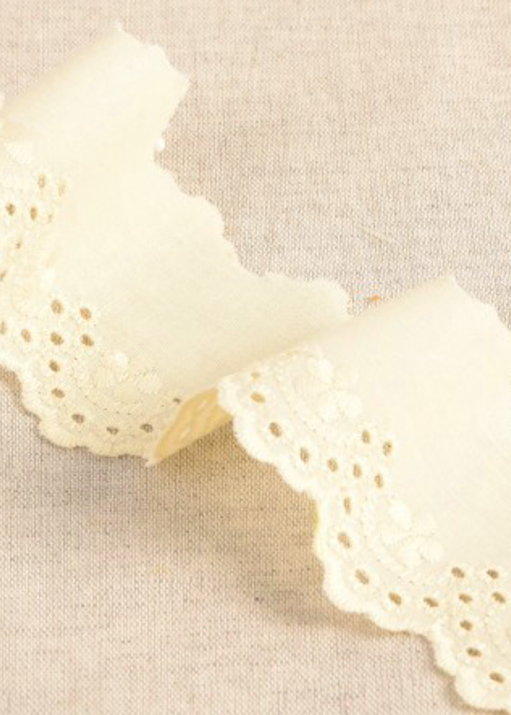 * Lint - Broderie met Bloemetjes - Gebroken Wit