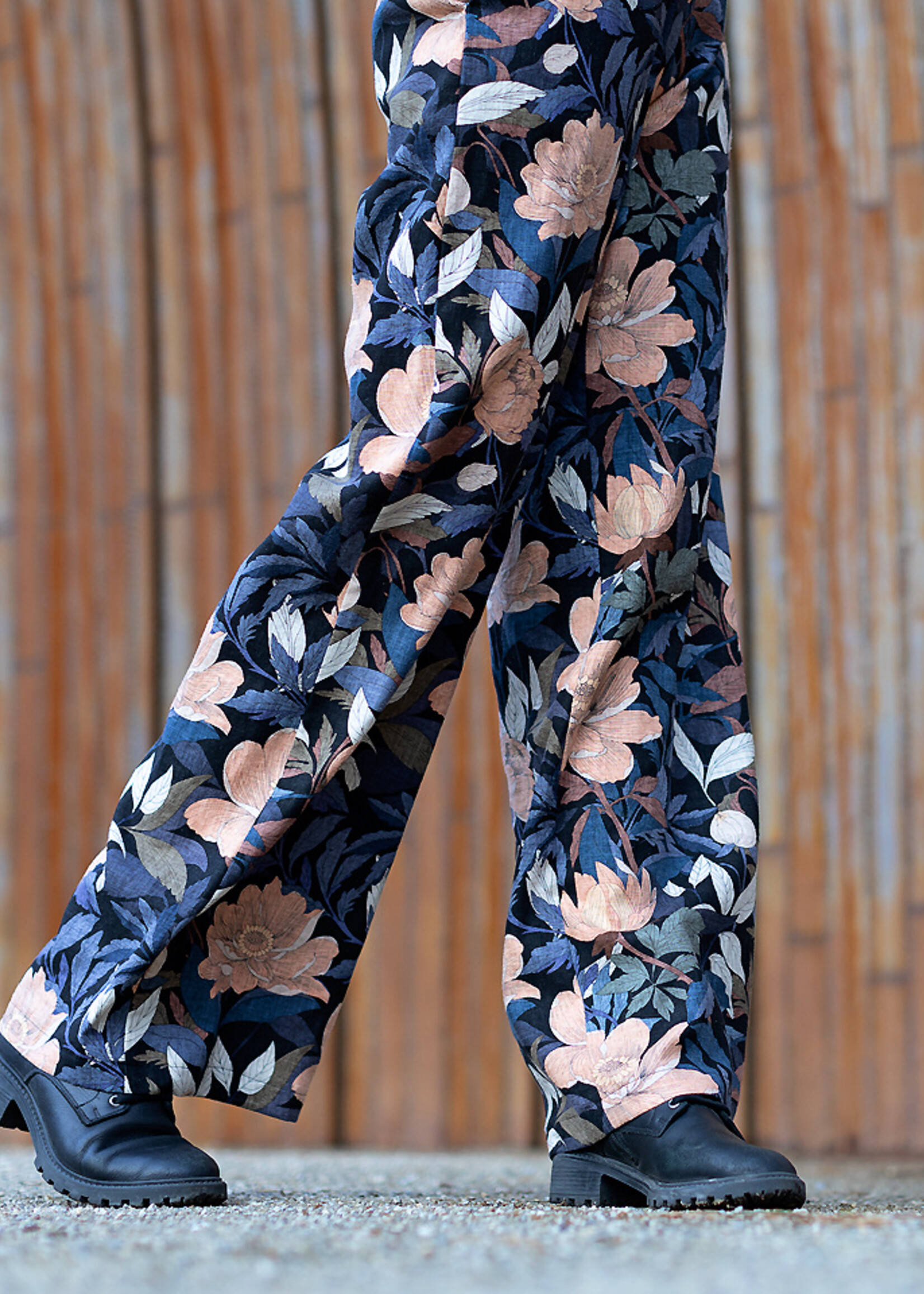 See You at Six ° Stof Linnen Viscose Blend - See You at Six - Pasture Rose - Zwart