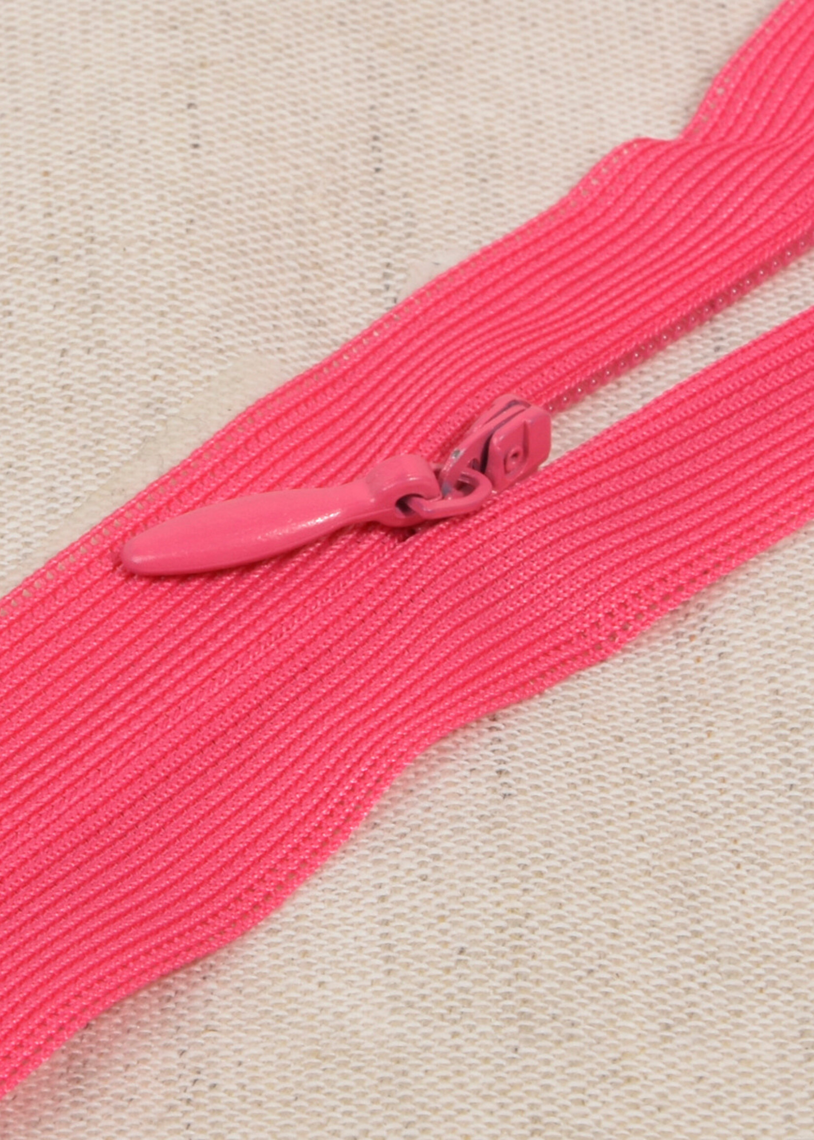 ° Naadverdekte of Blinde Rits - Niet-Deelbaar - Fuchsia (kleurcode 516)