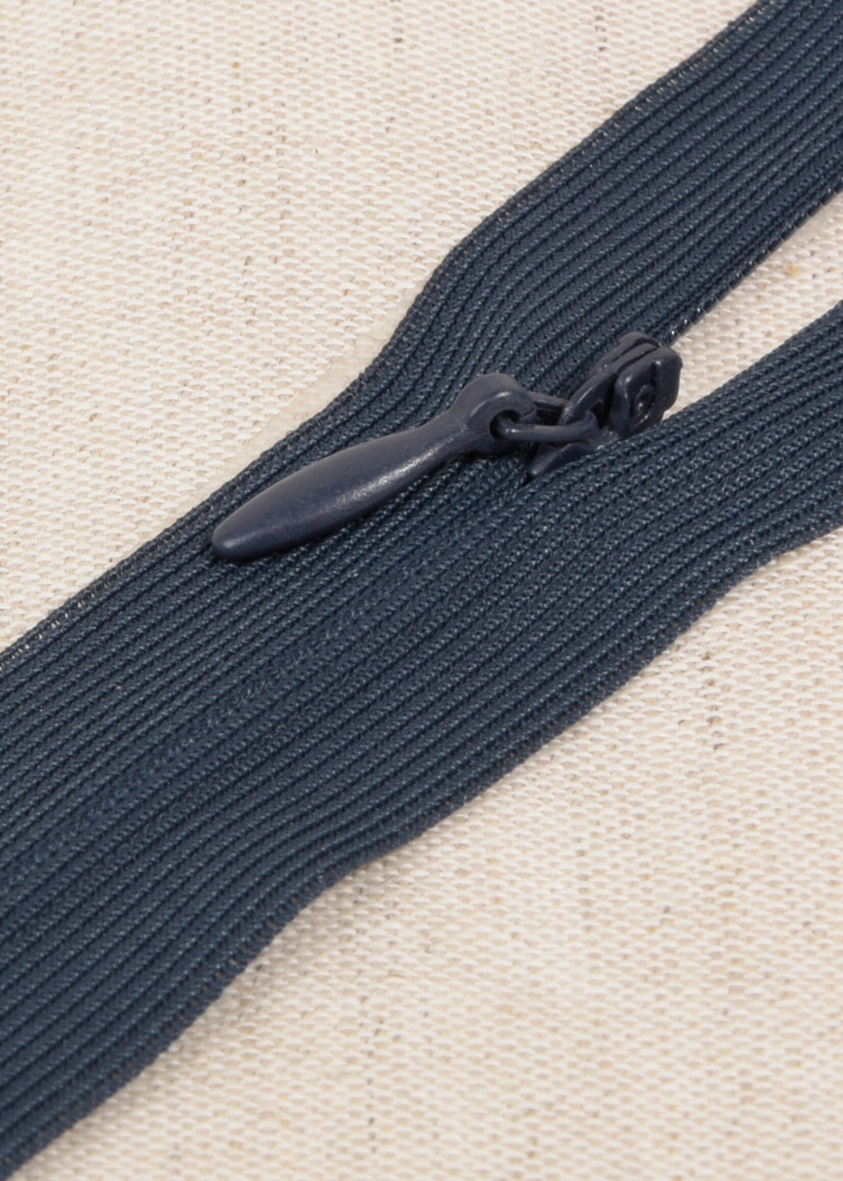 ° Naadverdekte of Blinde Rits - Niet-Deelbaar - Donkerblauw (kleurcode 560)
