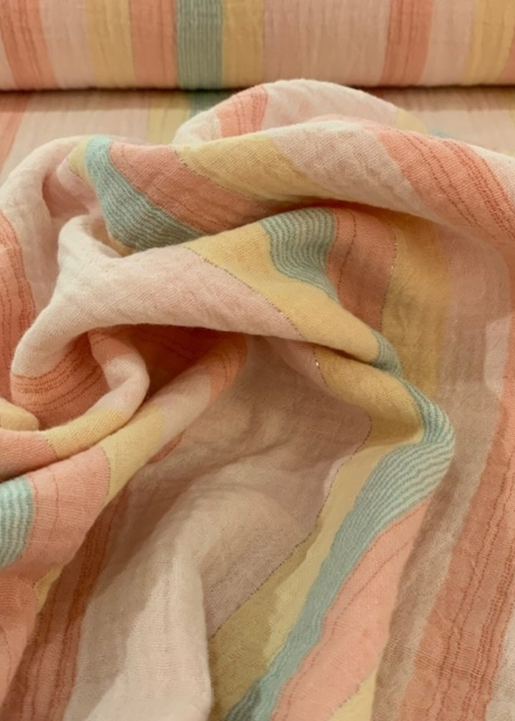 ° Stof Double Gauze - Soft Stripes with a Touch of Gold