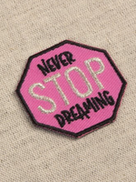 ° Strijkapplicatie - Never Stop Dreaming