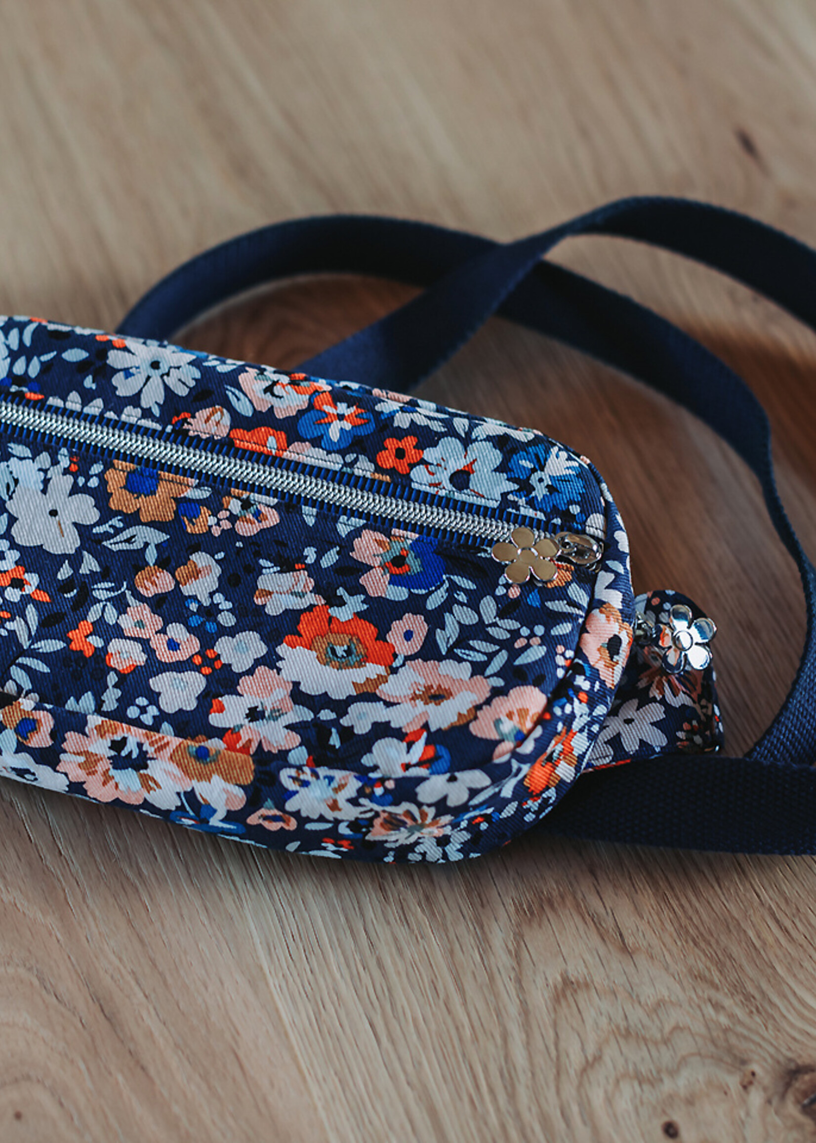 See You at Six ° Stof Katoen Canvas Gabardine Twill - See You at Six - Flower Joy - Oceana Blauw