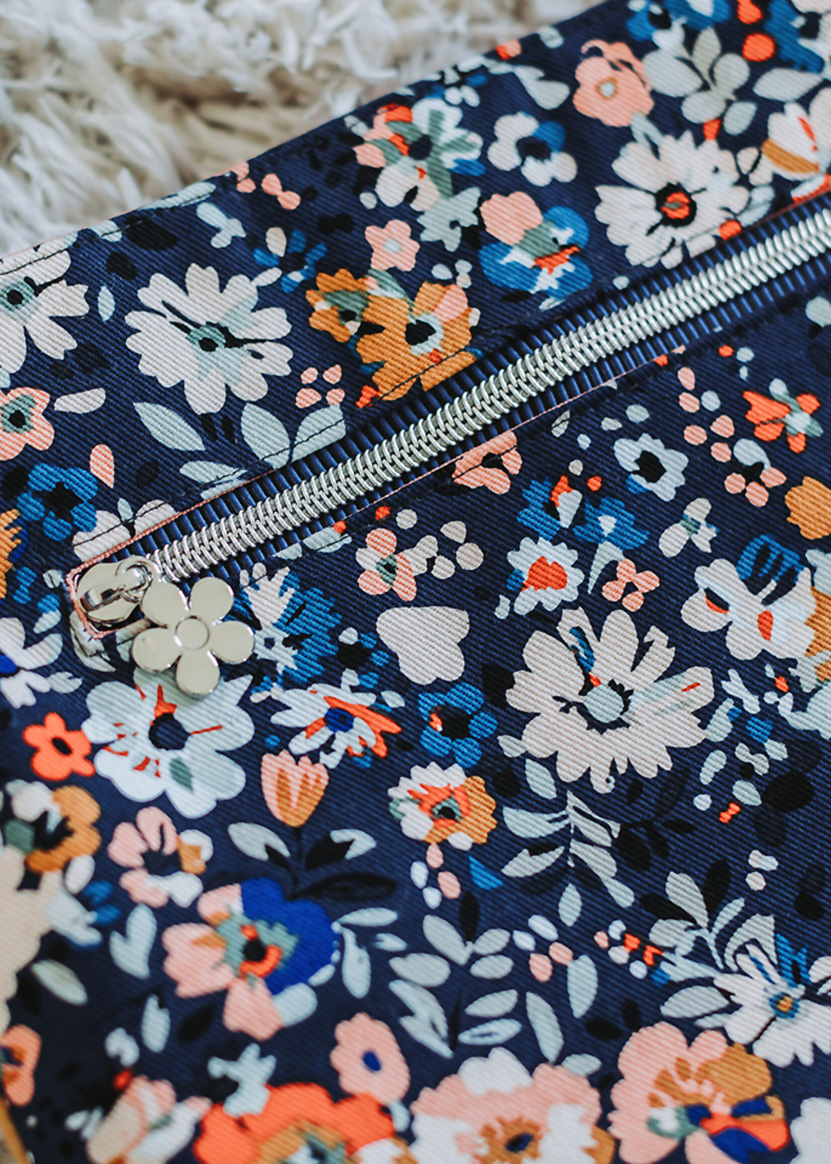 See You at Six ° Stof Katoen Canvas Gabardine Twill - See You at Six - Flower Joy - Oceana Blauw