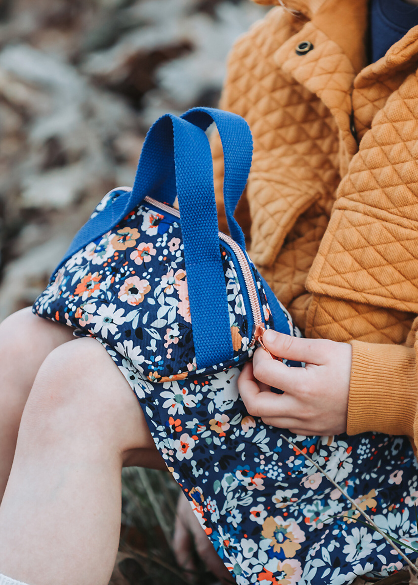 See You at Six ° Stof Katoen Canvas Gabardine Twill - See You at Six - Flower Joy - Oceana Blauw