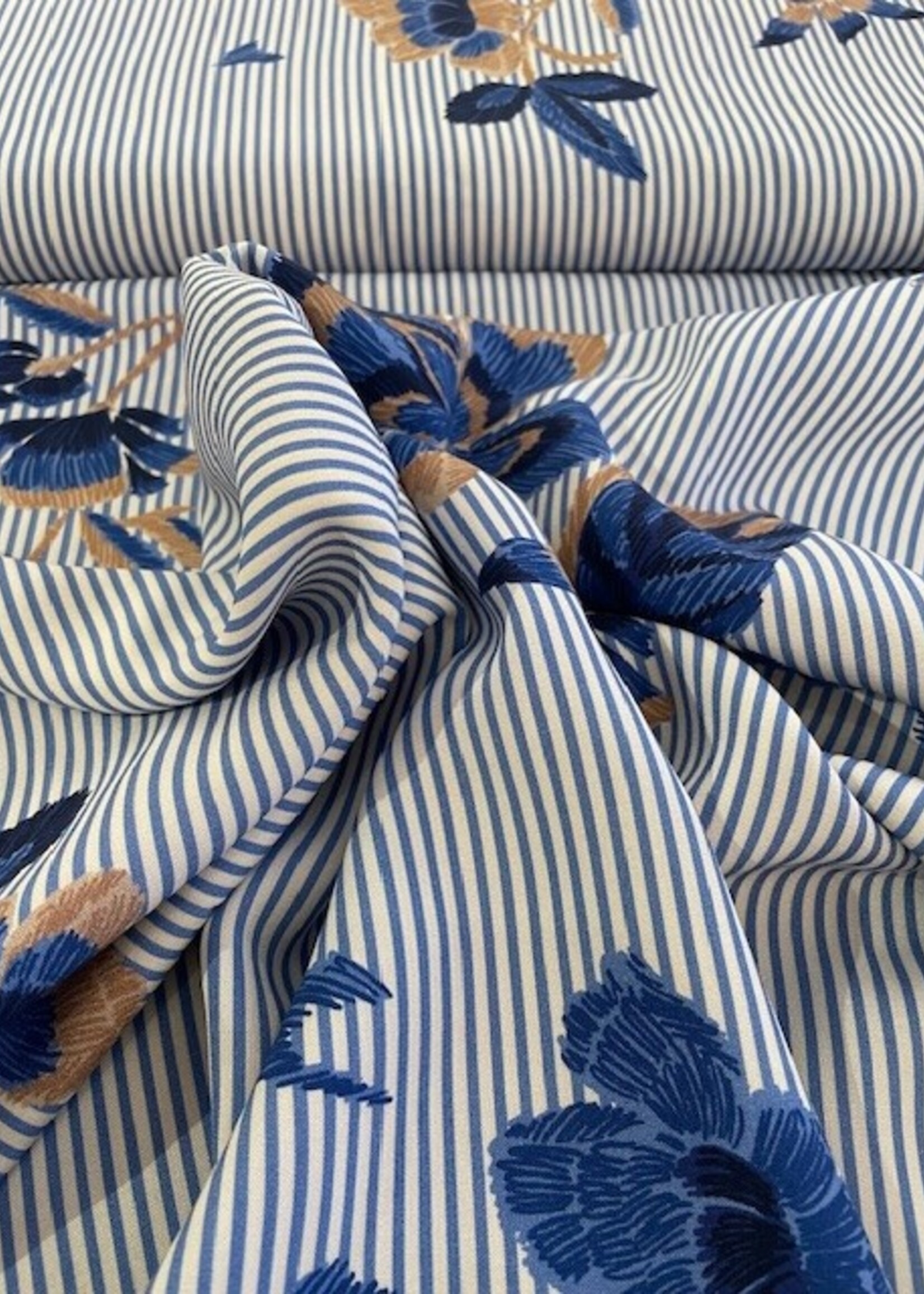 ° Soepelvallende Stof - Comme ça (deadstock) - Stripes & Flowers