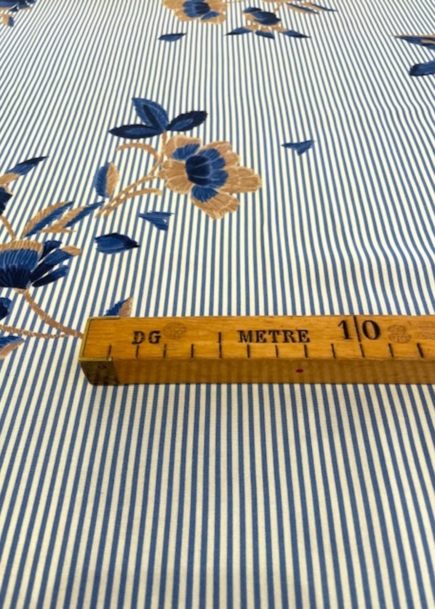 ° Soepelvallende Stof - Comme ça (deadstock) - Stripes & Flowers