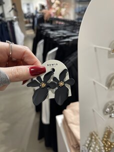 Bow19 Flower Earrings Black