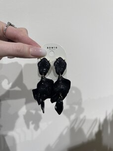 Bow19 Leaf Earrings Black Glitter