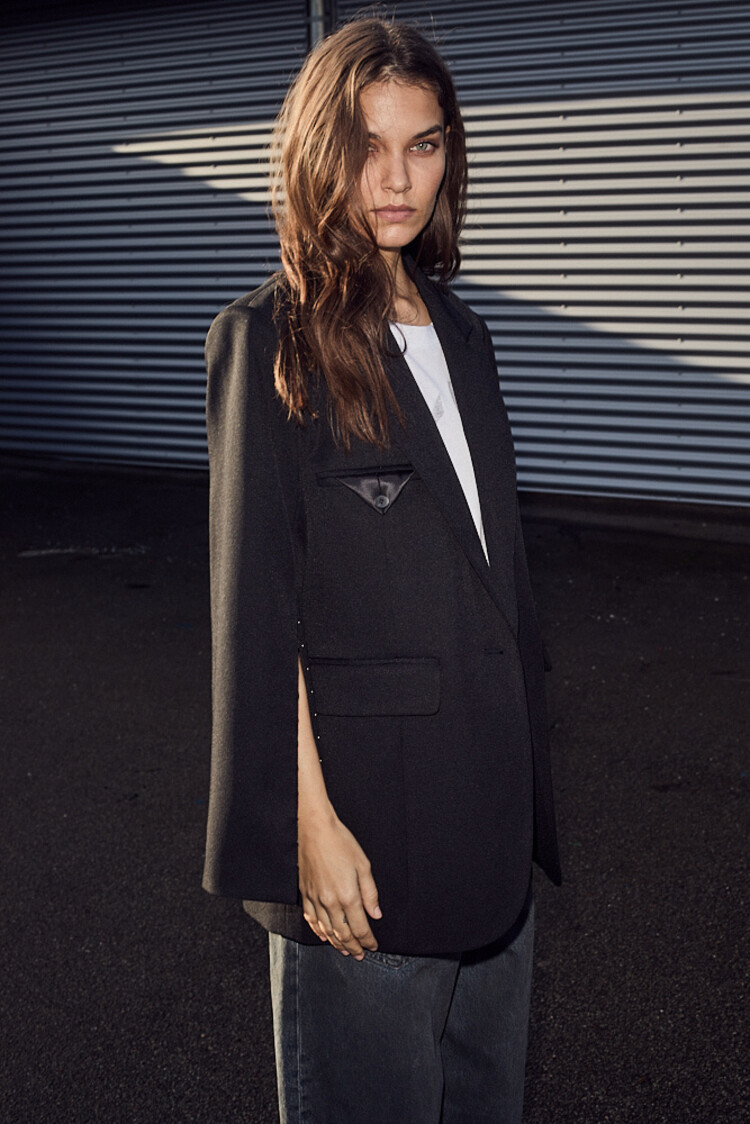 Haute L'Amitié Premiere Hook Blazer Black