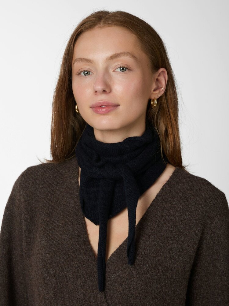 Neo Noir Misty Knit Scarf Navy