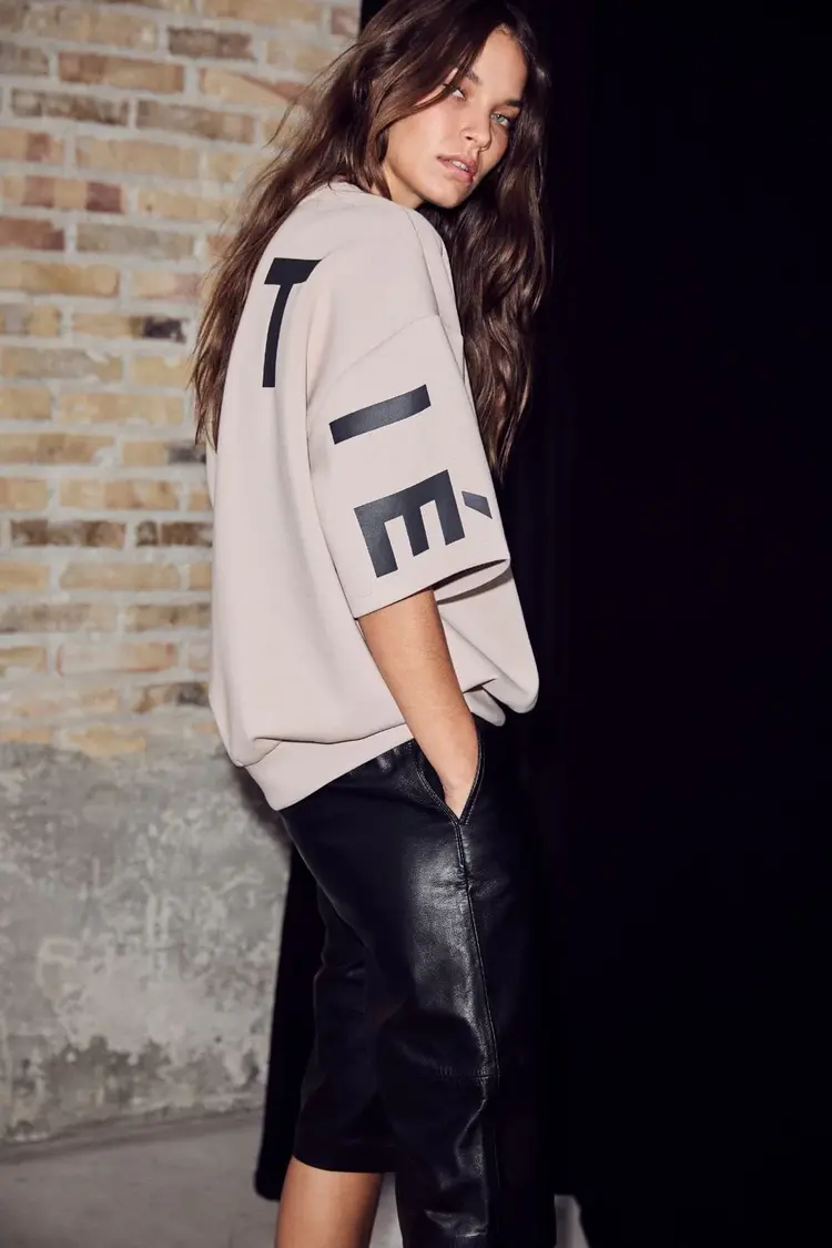 Haute L'Amitié Maxi Split SS Logo Sweat Beige