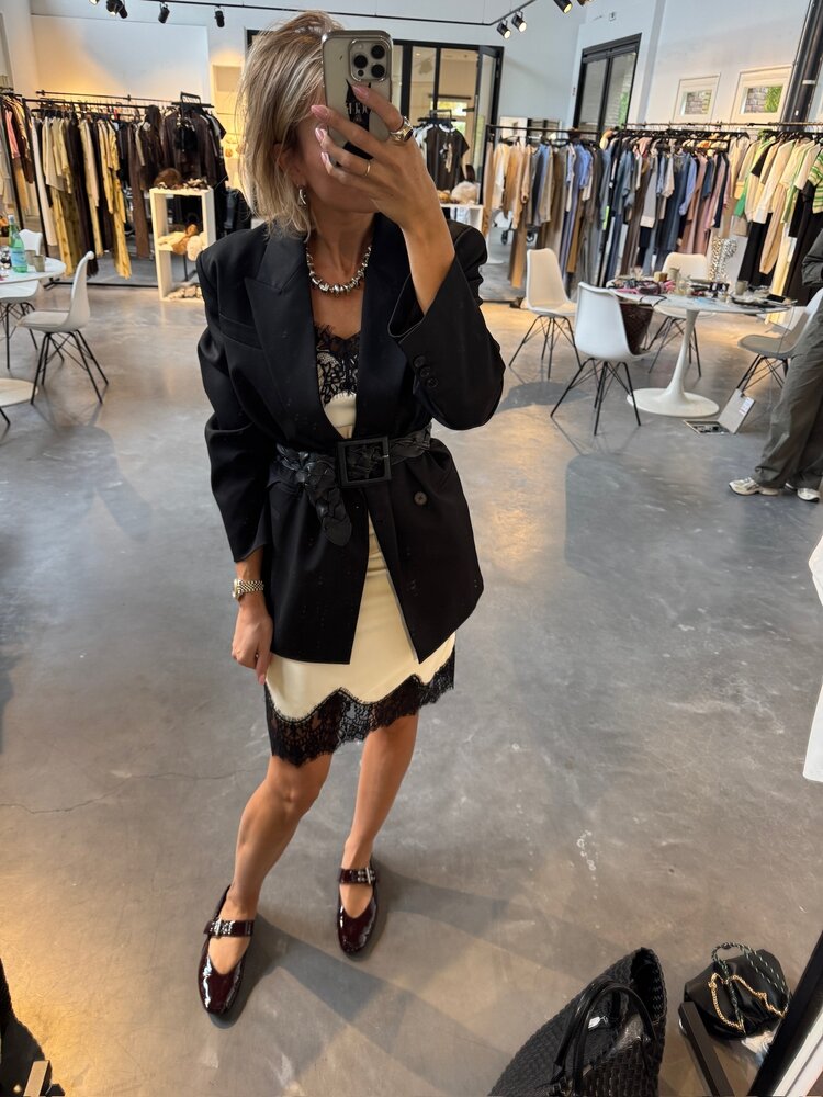 Haute L'Amitié Premiere Oversize Triangle Blazer Black