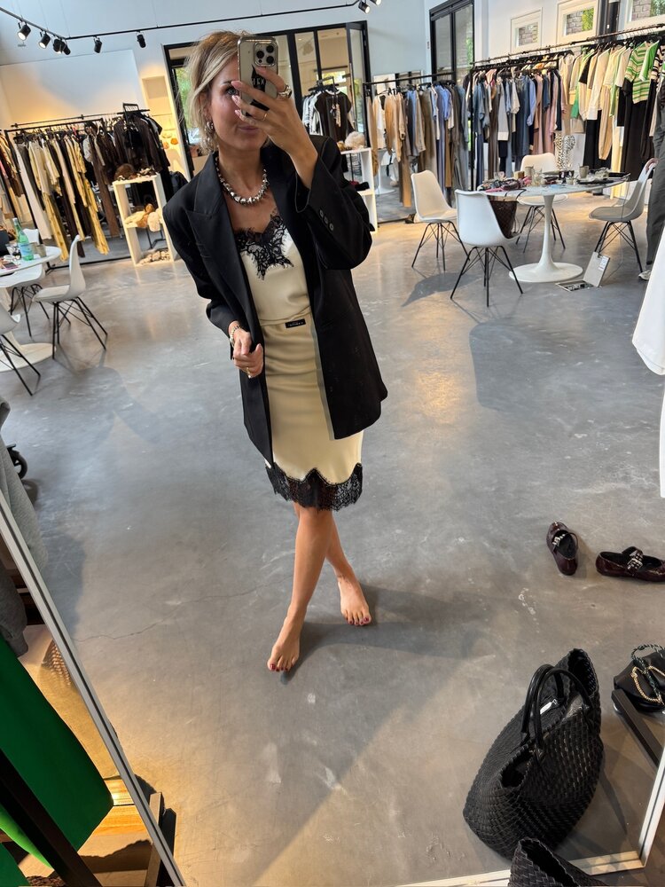 Haute L'Amitié Premiere Oversize Triangle Blazer Black