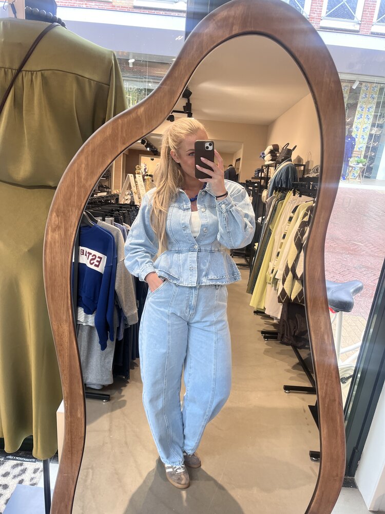 Loavies The Thread Of Us