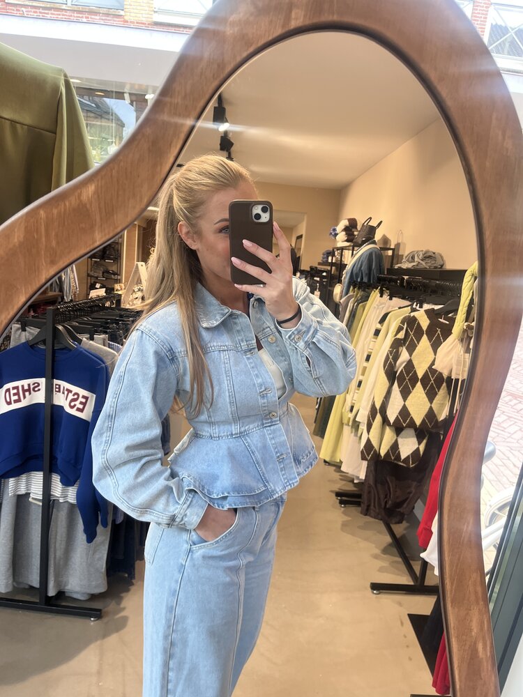 Loavies The Thread Of Us