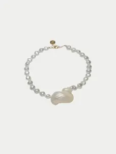 Bow19 Bold Shell Necklace