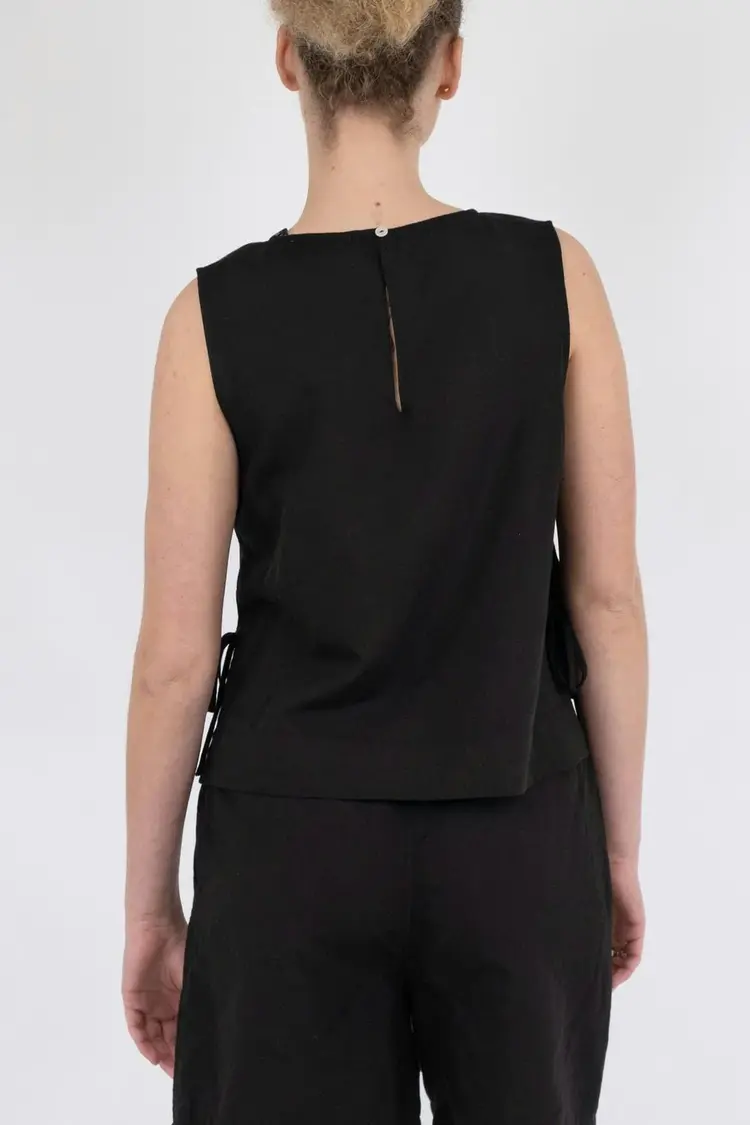 Neo Noir Svetlana Linen Top Black