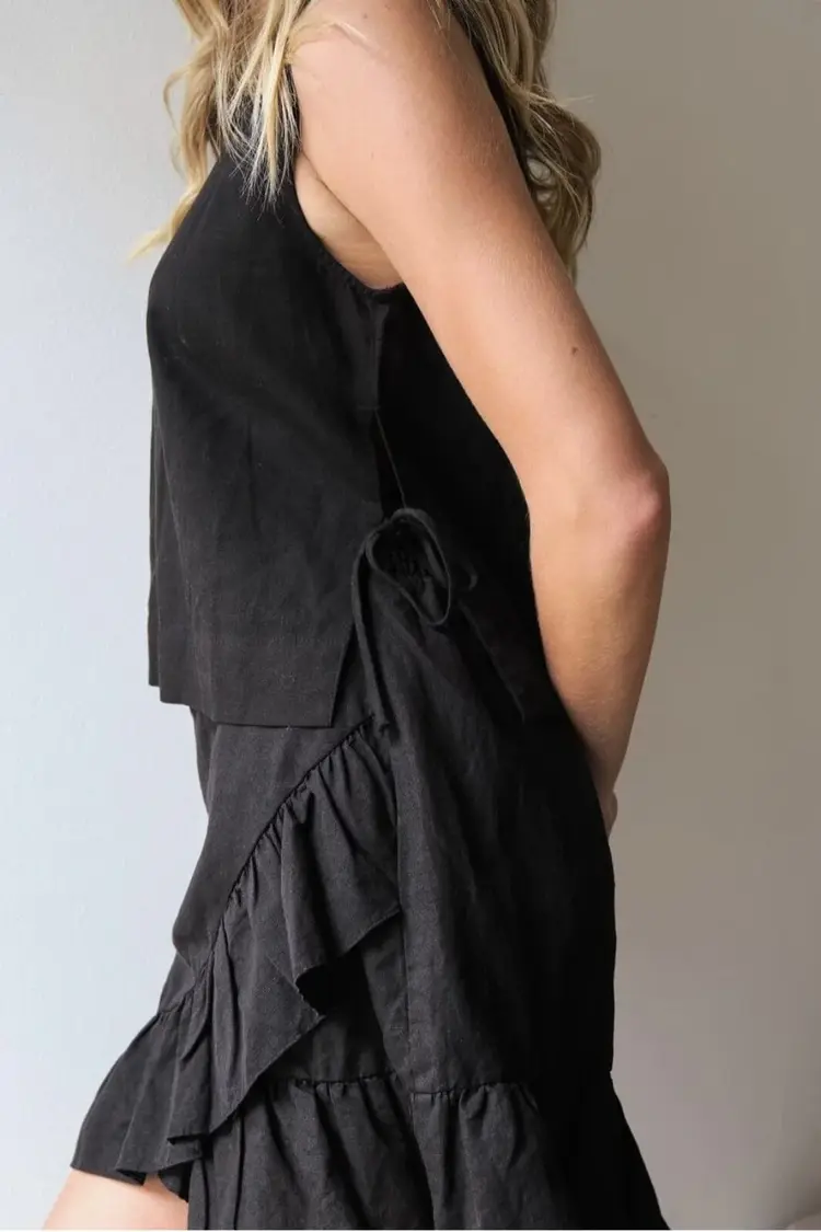 Neo Noir Svetlana Linen Top Black