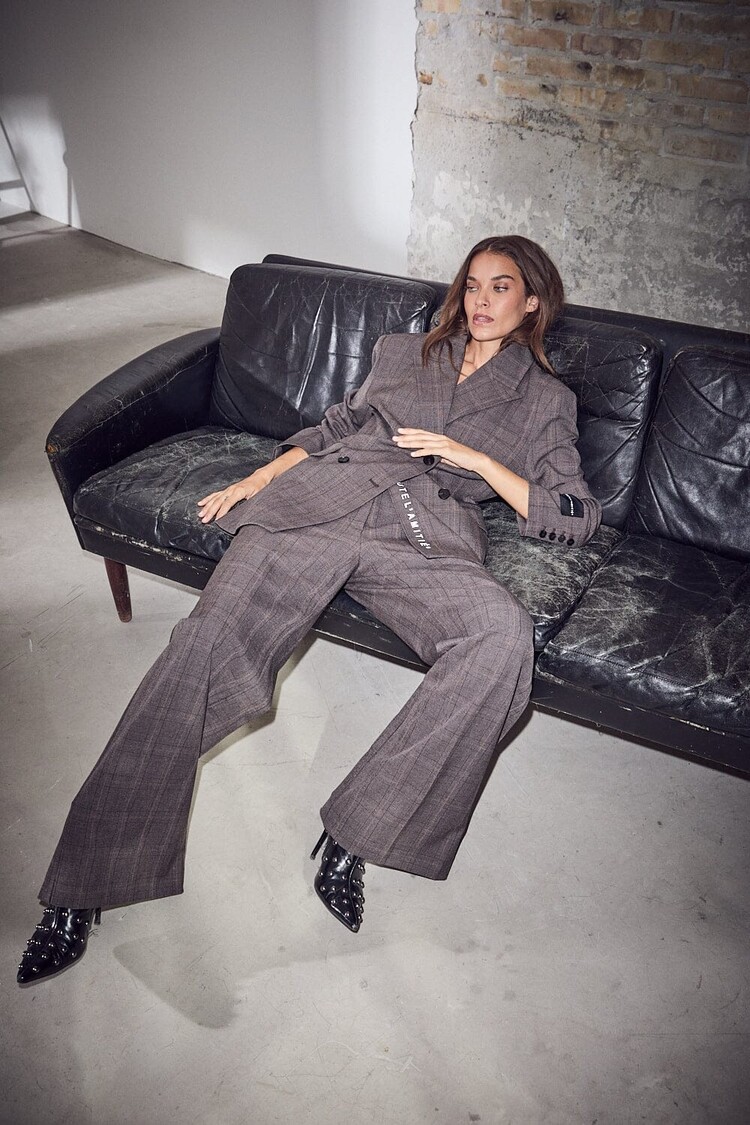 Haute L'Amitié Waist Fit Check Blazer Mocca