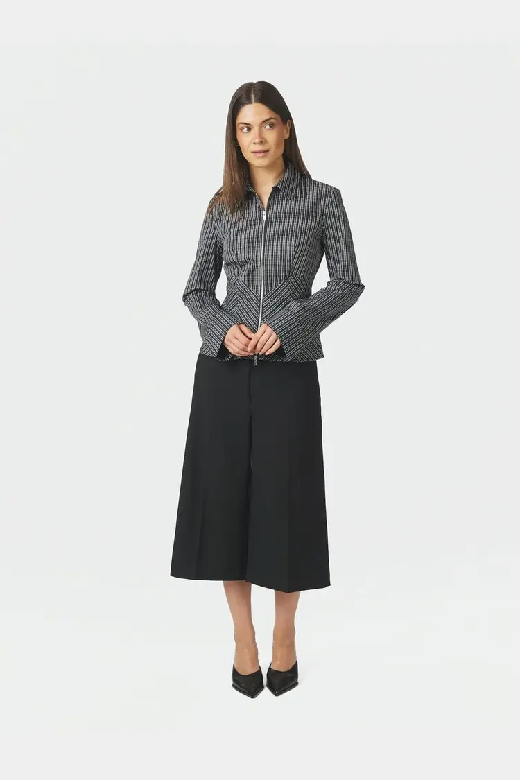 Neo Noir Hannah Bermuda Short Black