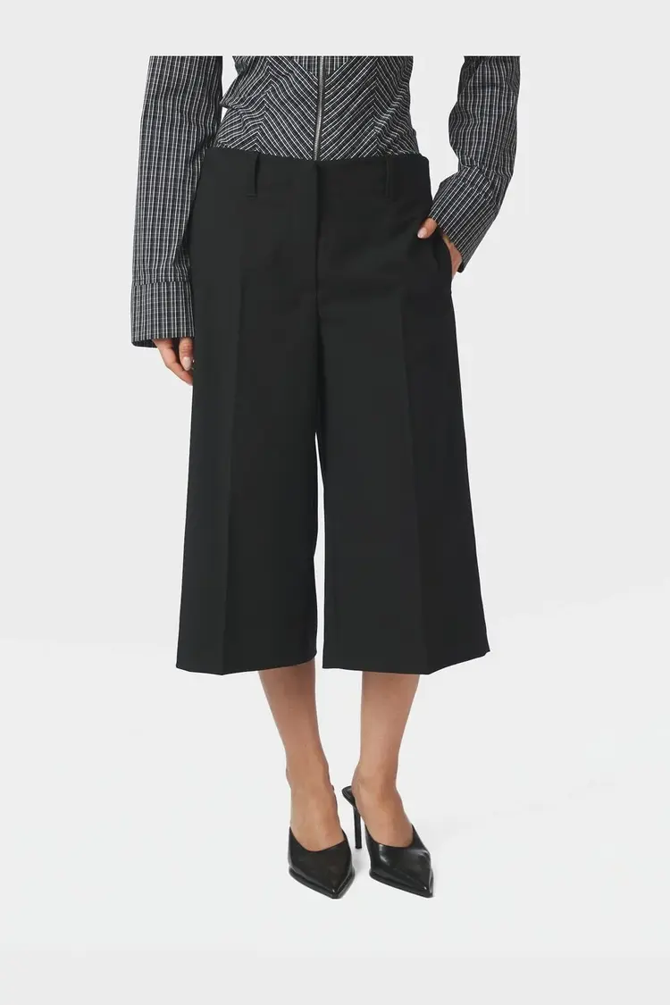 Neo Noir Hannah Bermuda Short Black