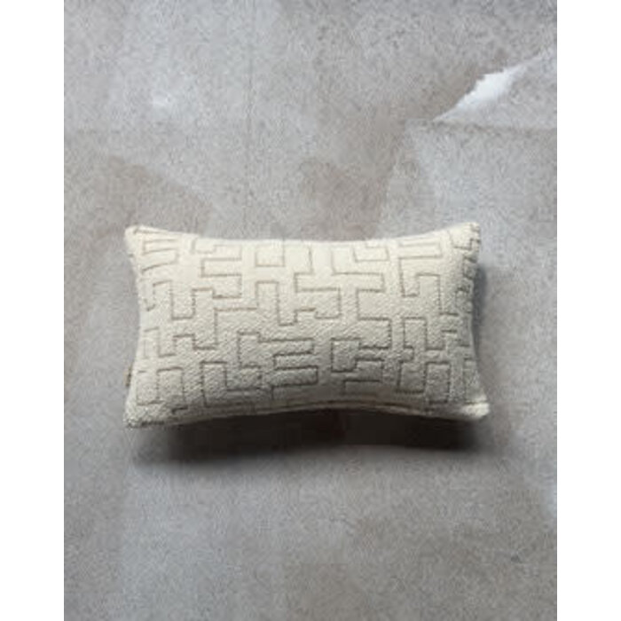 Omar Antwerp Connor Ivory Reverse Cushion