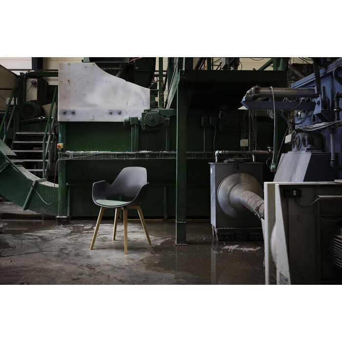 HOUE Falk Chair Armrest Black Oak Veneer Legs