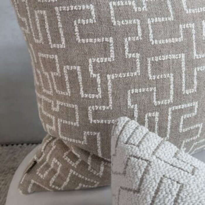 Omar Antwerp Connor Ivory Reverse Cushion