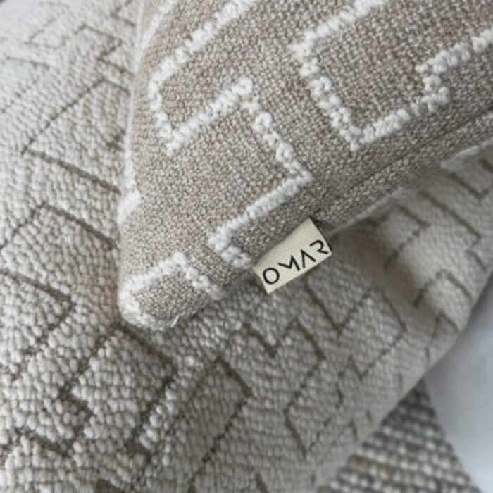 Omar Antwerp Connor Ivory Reverse Cushion