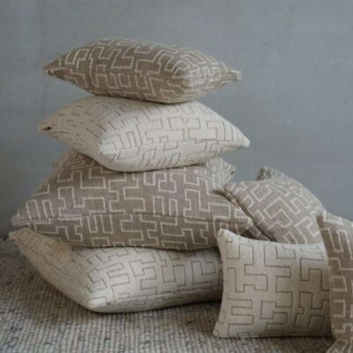 Omar Antwerp Connor Ivory Reverse Cushion