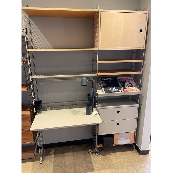 String Furniture Showroom Model String Bureau Opstelling