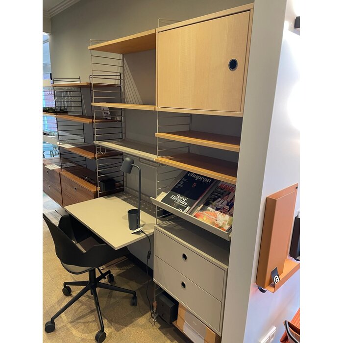 String Furniture Showroom Model String Bureau Opstelling