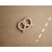 MUSHIE teether pretzel