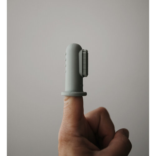 MUSHIE finger toothbrush - shifting sand/cambridge blue