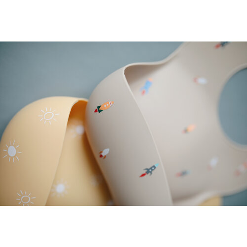 MUSHIE silicone bib - rocket