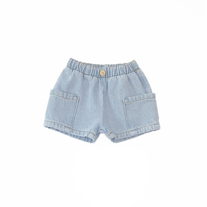 denim shorts with pockets