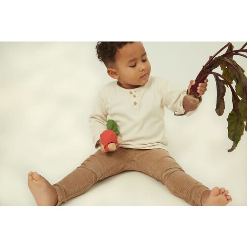 OLI & CAROL betty the beetroot baby car