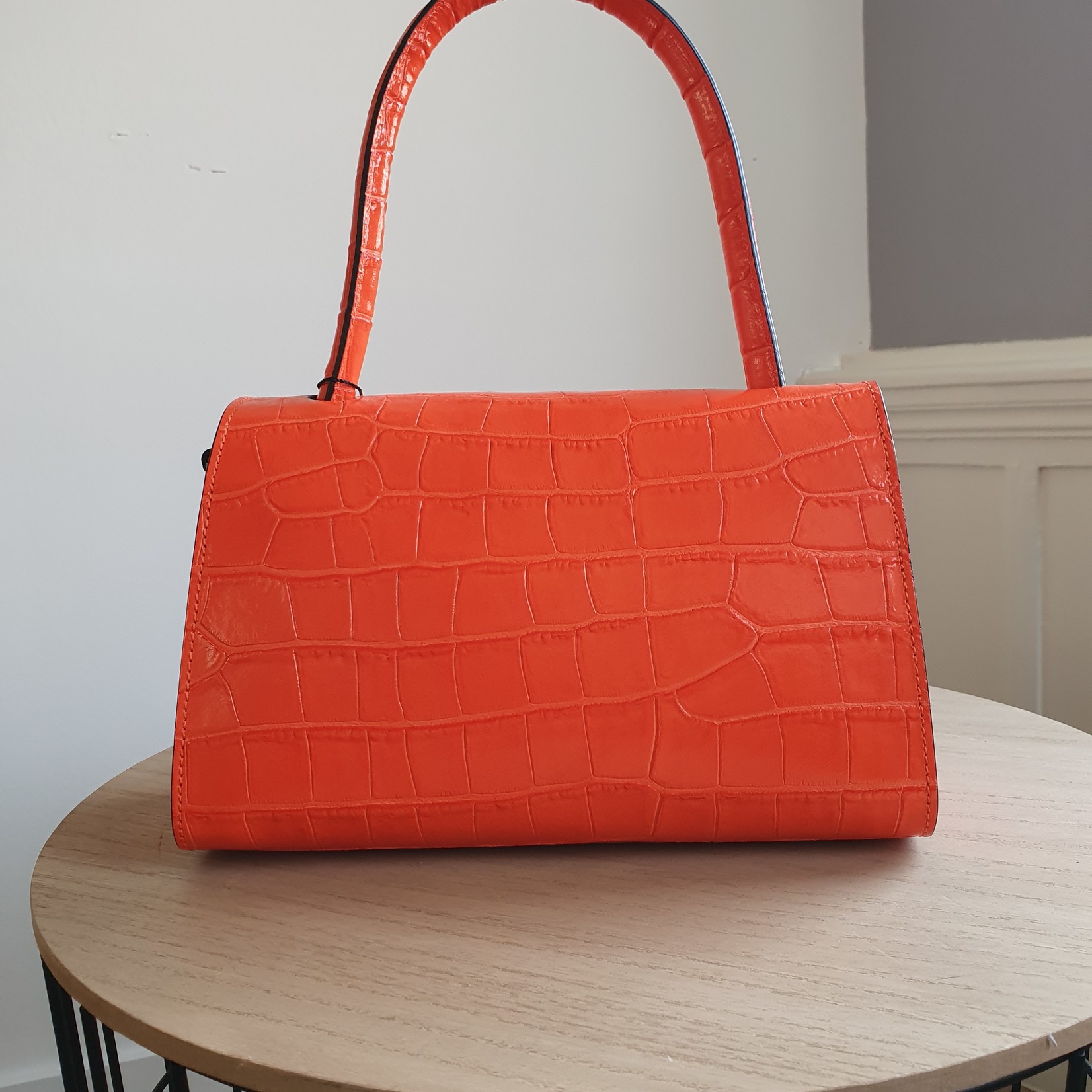 FIRST LADY FIRENZE Orangefarbene Ledertasche mit Aufdruck