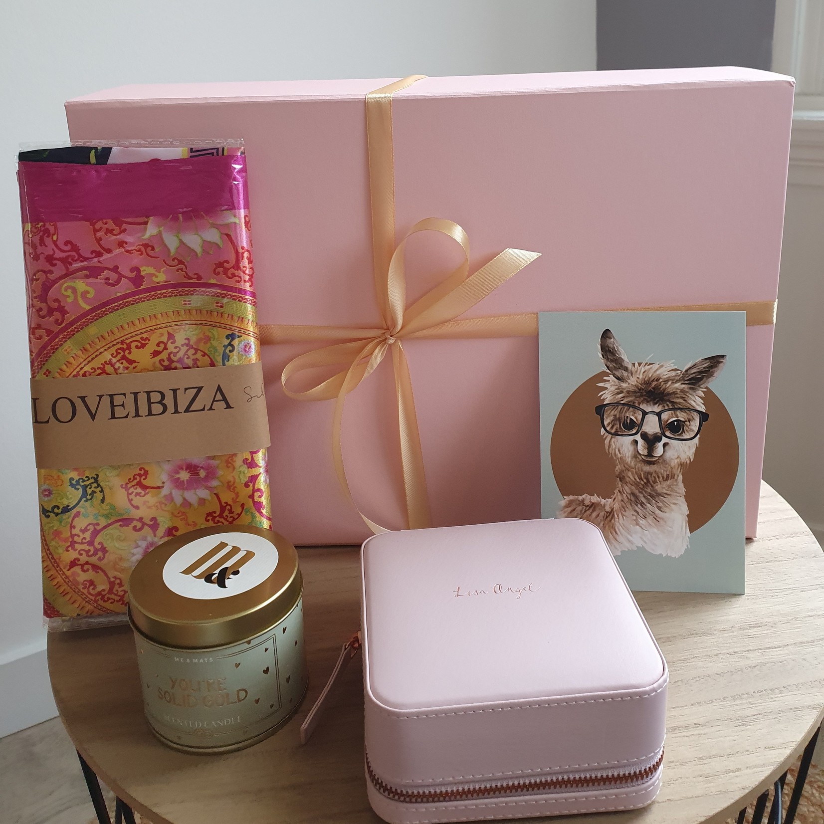 Eve's Gifts Big pink Gift Box Bandana, Candle, Jewelry box
