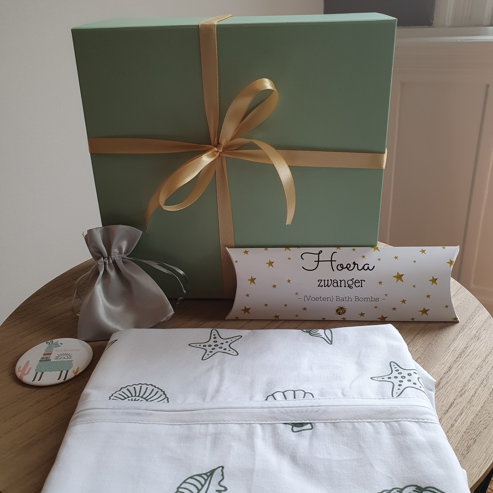 Eve's Gifts Mint Baby Gift Box - sleeping bag