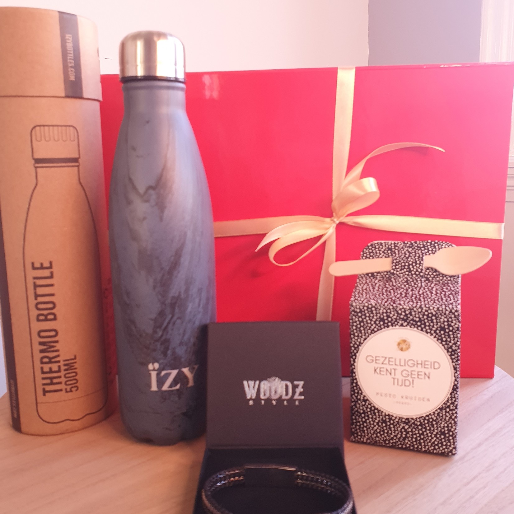 Eve's Gifts Red box men - bracelet & bottle