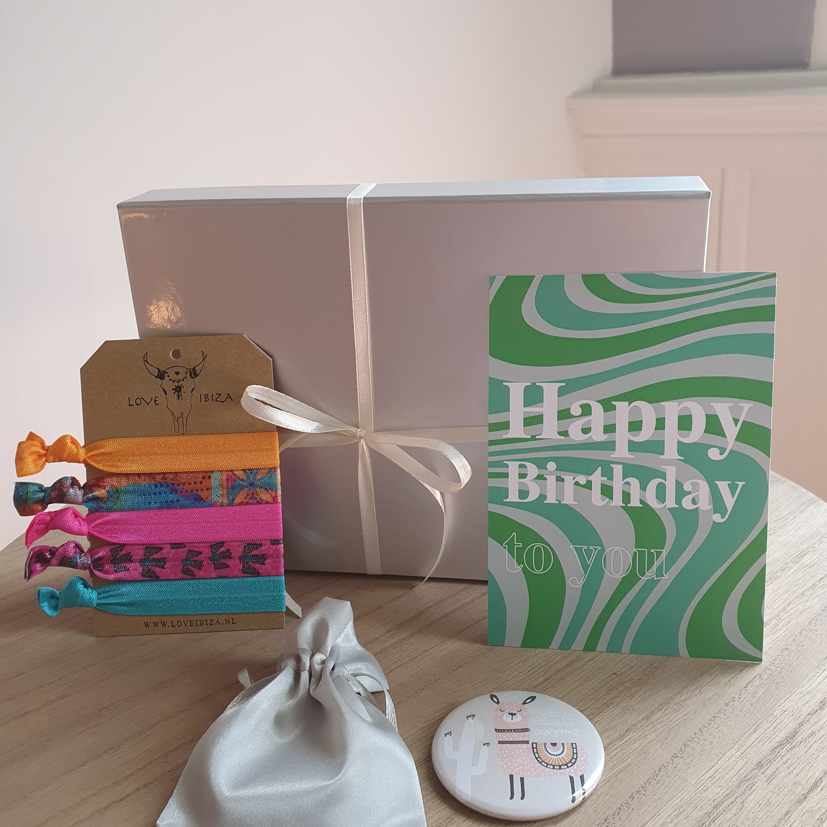 Eve's Gifts Silver gift box - Happy Birthday