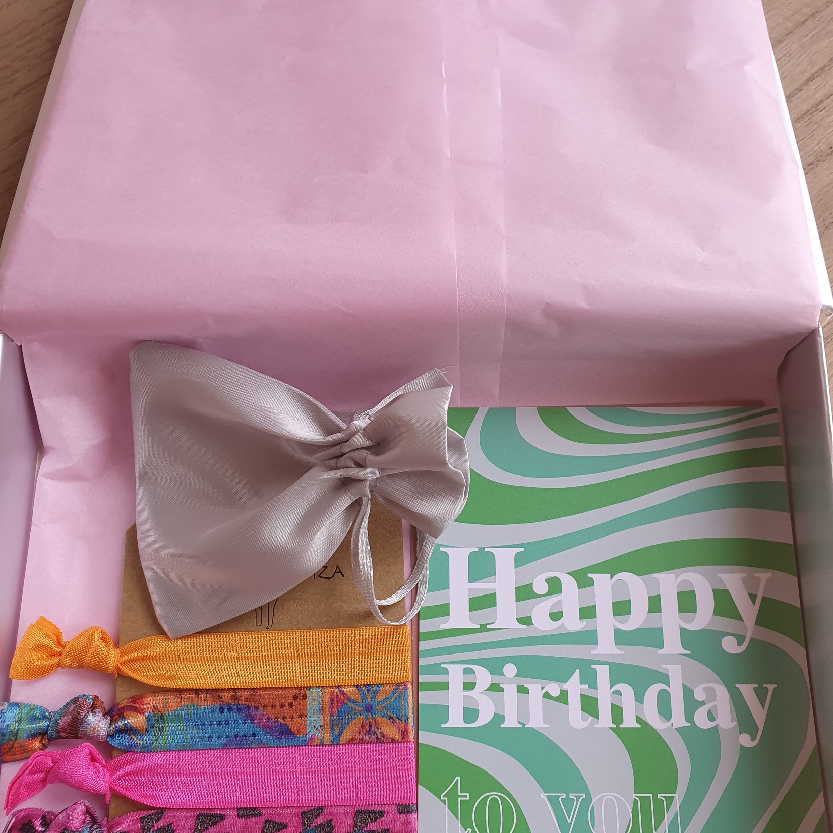 Eve's Gifts Silver gift box - Happy Birthday