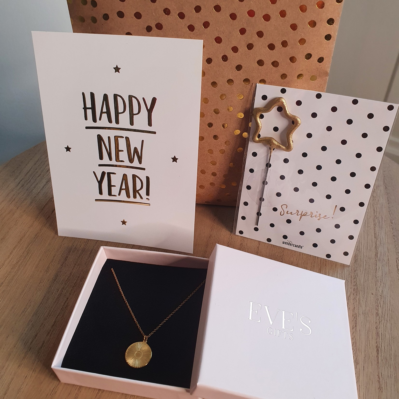 Eve's Gifts Happy New Year Surprise vergulde ketting