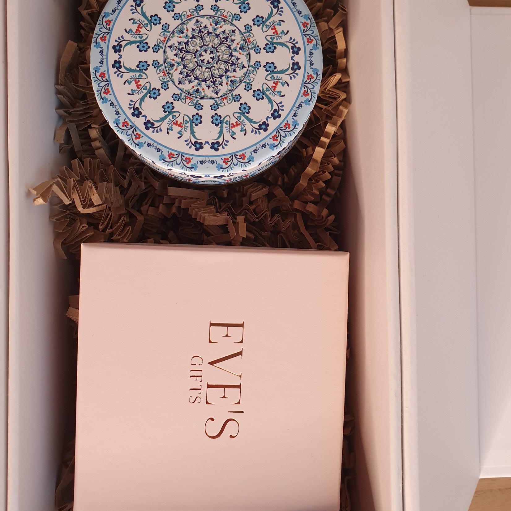 Eve's Gifts Geschenkbox Luxusseife und vergoldete Ohrringe