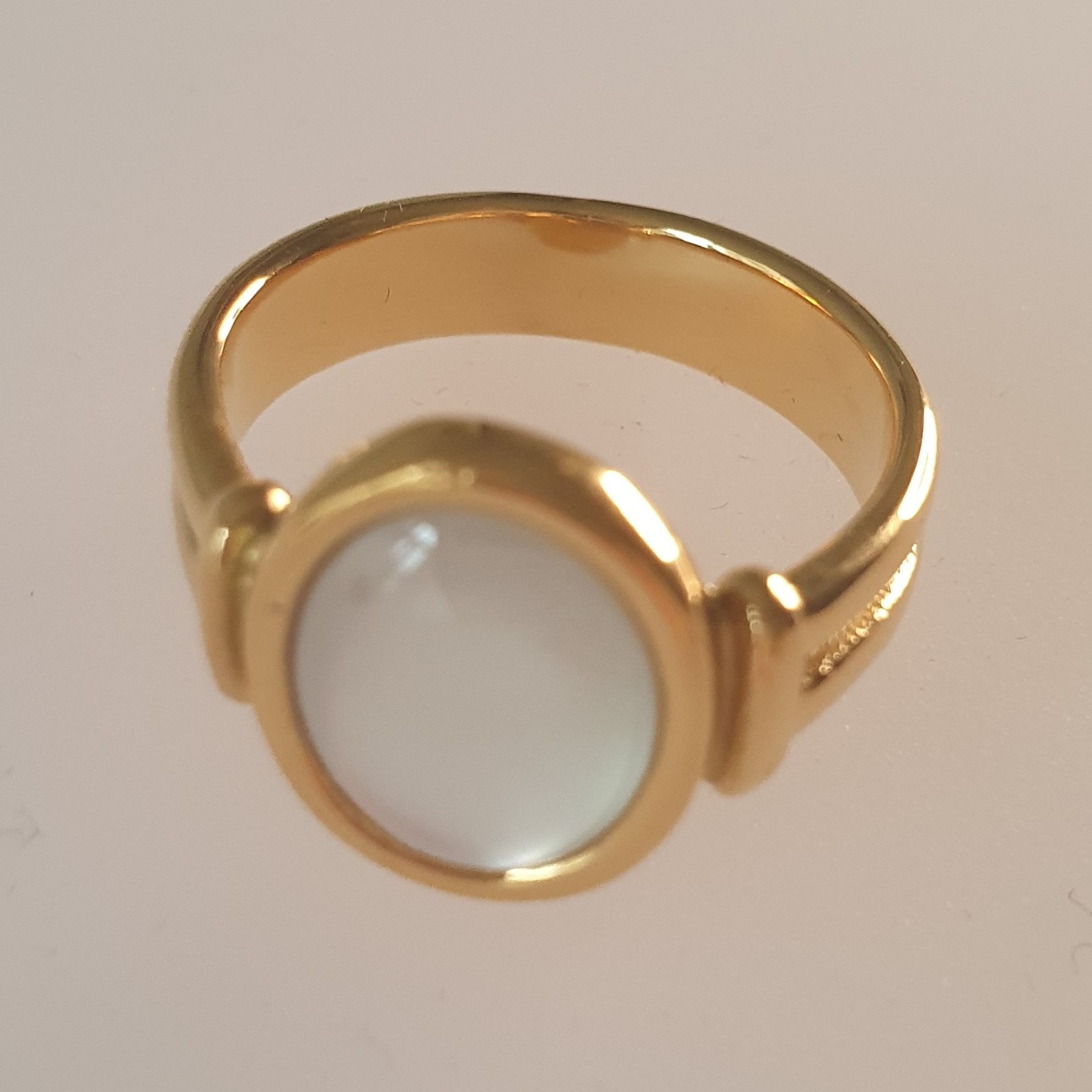 Eve's Gifts Gold plated 14k gold stainless steel ring white mother of pearl