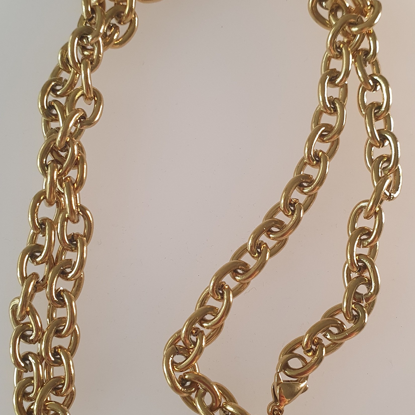 Eve's Gifts 14k Gold Plated Thick Chain Queen Elizabeth